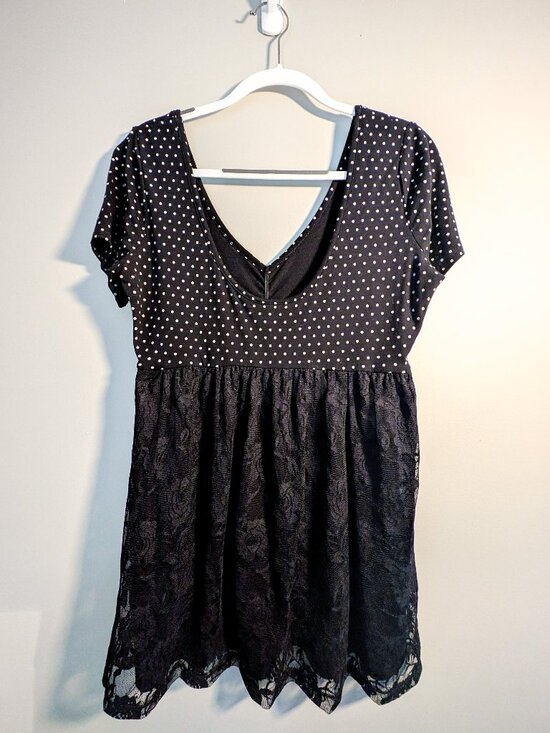 Torrid Polka Dot V-Neck Lace Trim Tunic | Size O (12 L) - Picture 3 of 9